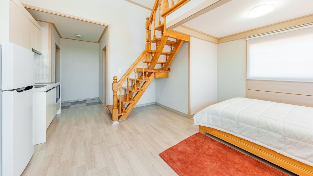 Geoje Peugeot Gomsol Petfriendly Pension