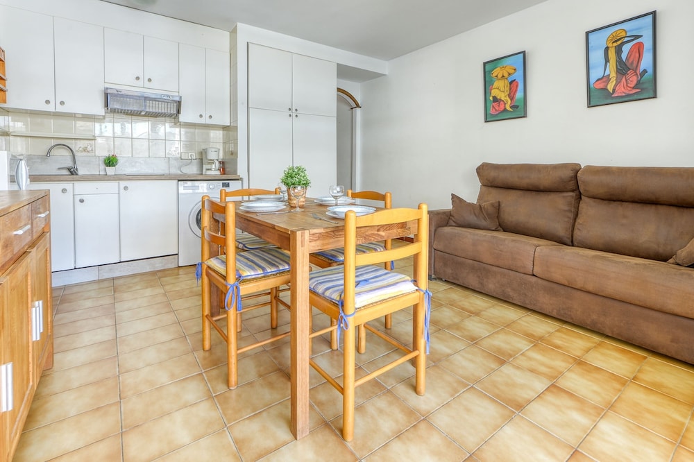 Apartment in Rosas Near Platja de Sta Margarida