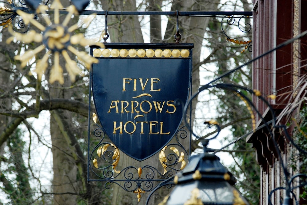 Aylesbury Vacations - The Five Arrows Hotel - Property Image 23