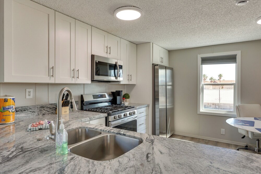 8 Mi to Laughlin Riverwalk: Waterfront Retreat