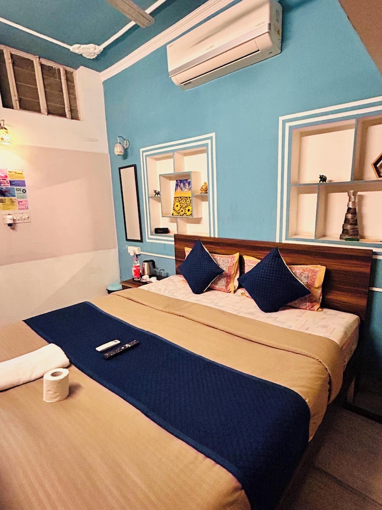 The Pink Chapter Hostel, Jaipur