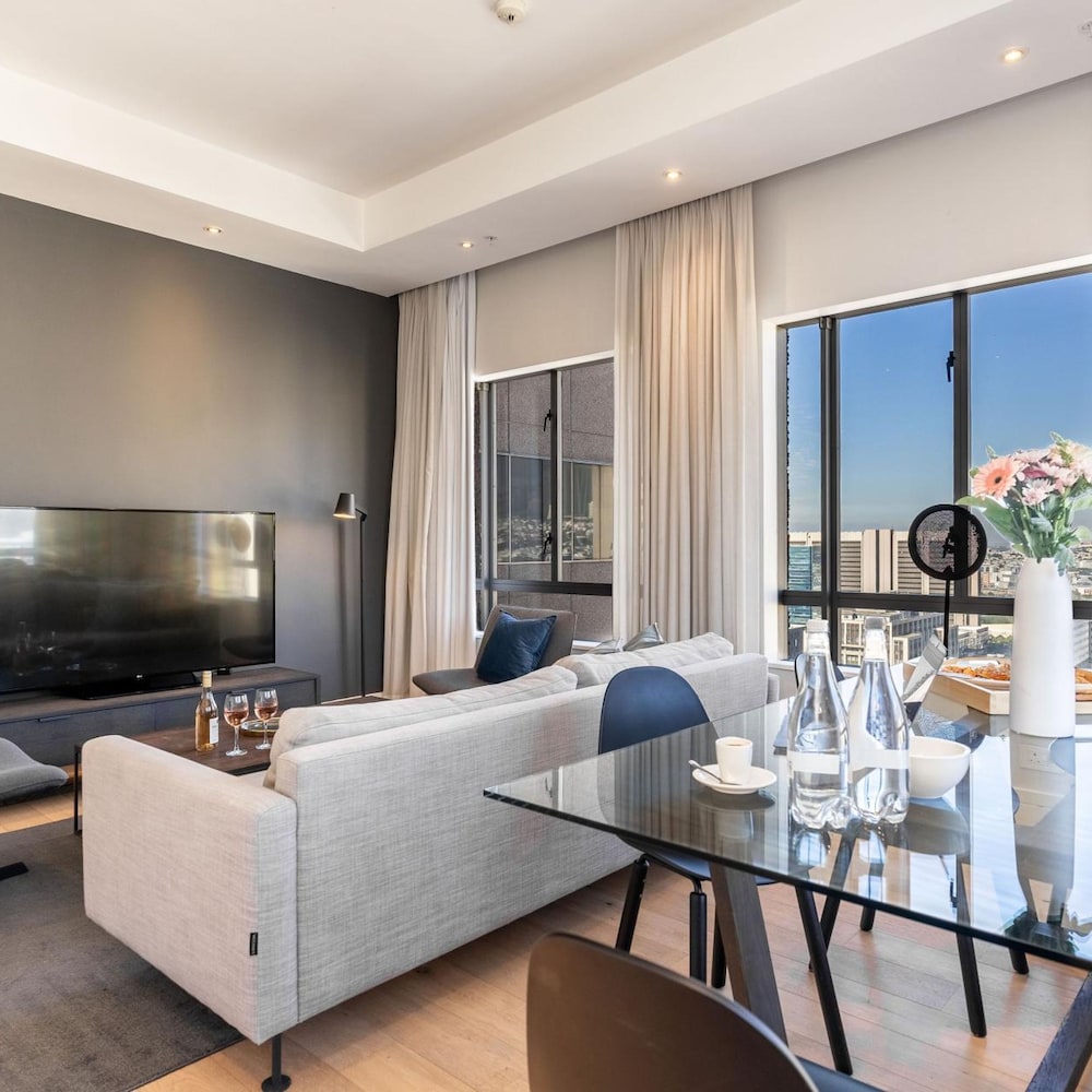 2112 at Pullman - Luxurious Apt in the Heart of Cape Town view 3