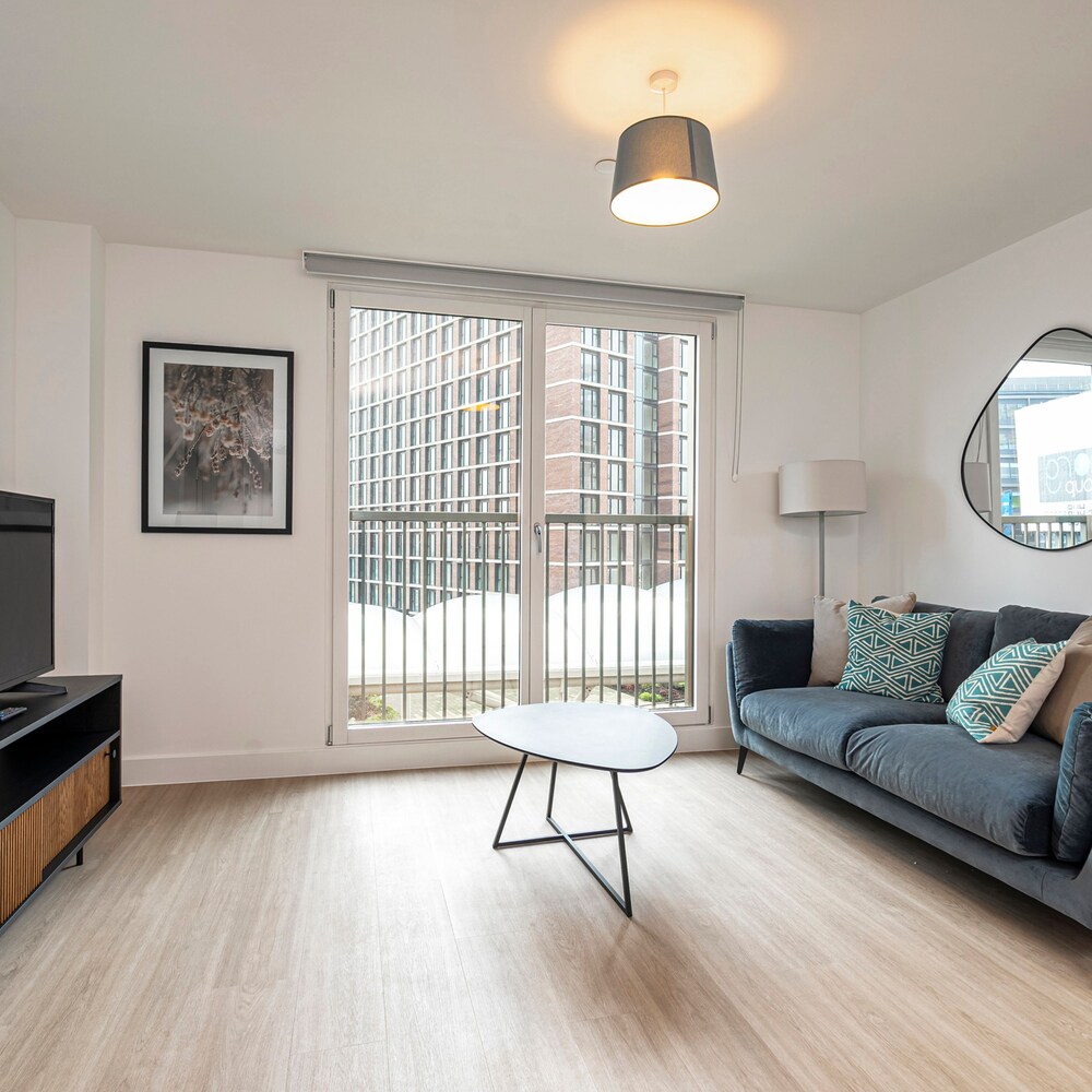 Deluxe Waterside Flat in Leeds view 4