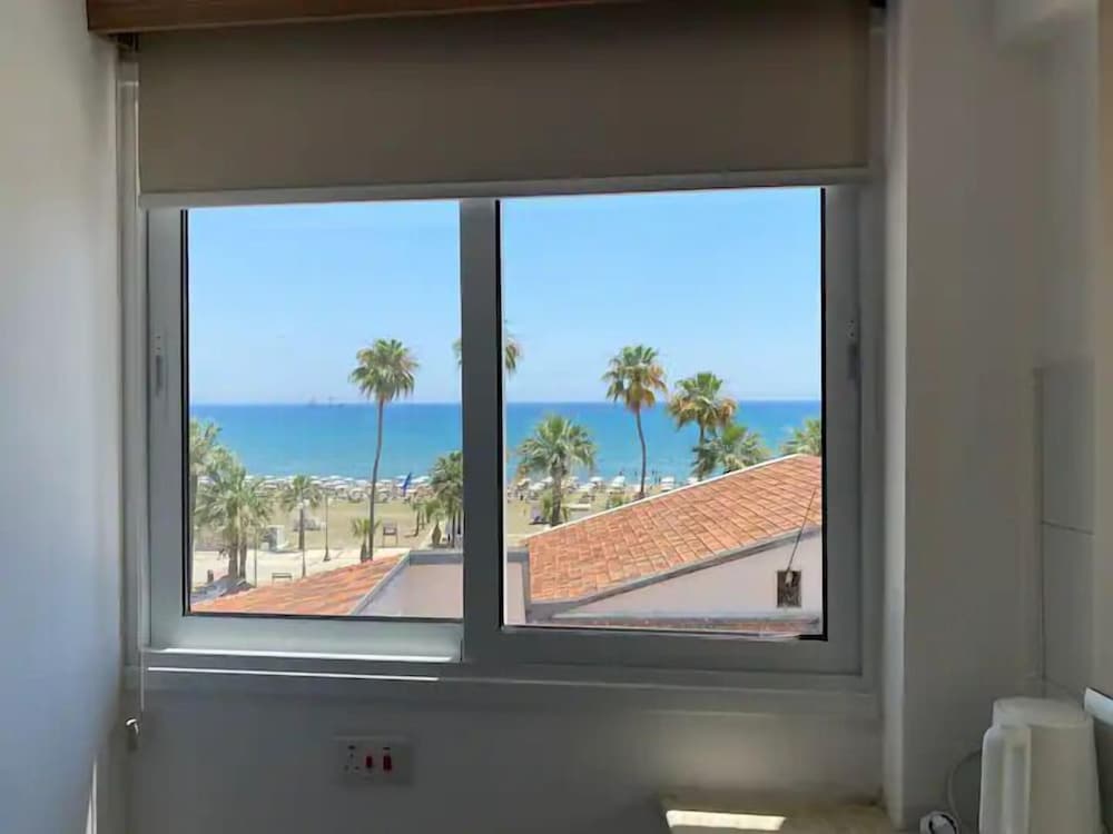 LARNACA BAY SUITES
