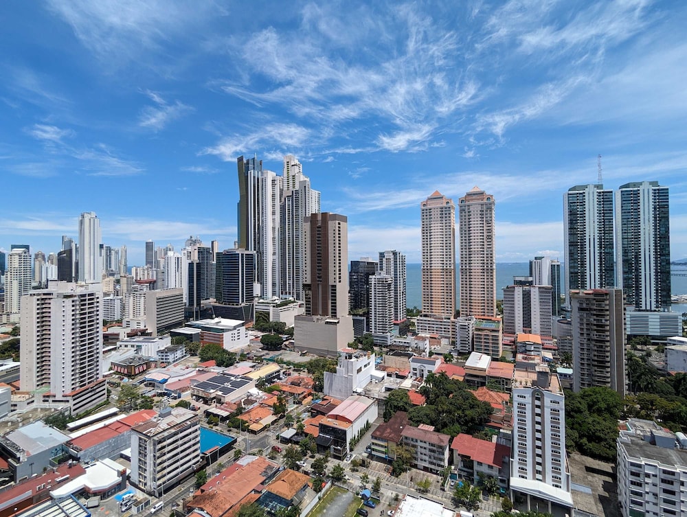 w Situated 1BR w Beautiful View in Calle 50