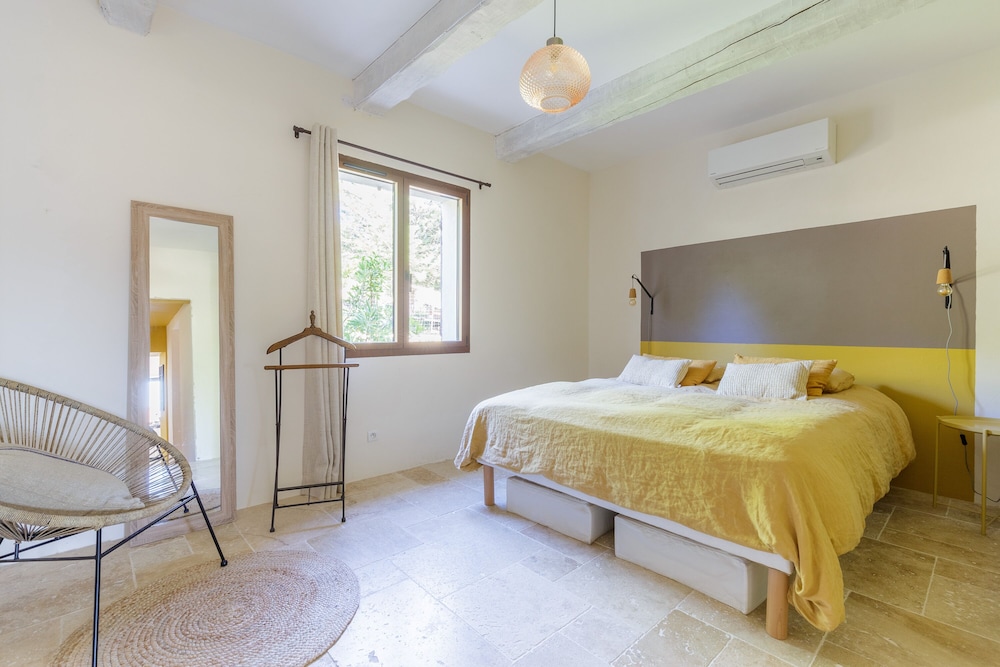 Lodges Park Castellet Provence view 2
