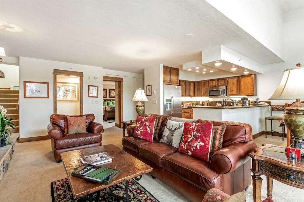 4 Bedroom Antlers Vacation Rental With Incredible Slopeside Views and Just a Short Walk to Gondola and Lionshead Village view 2