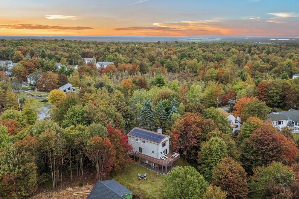 Emerald Bluff by Avantstay Lake Views, Deck, Fire Pit, Game Room view 3