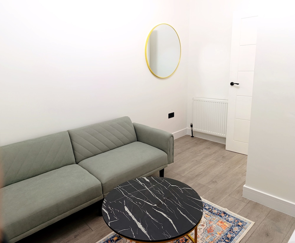 Cardiff 1 Bed Apartment - City Living at its Best