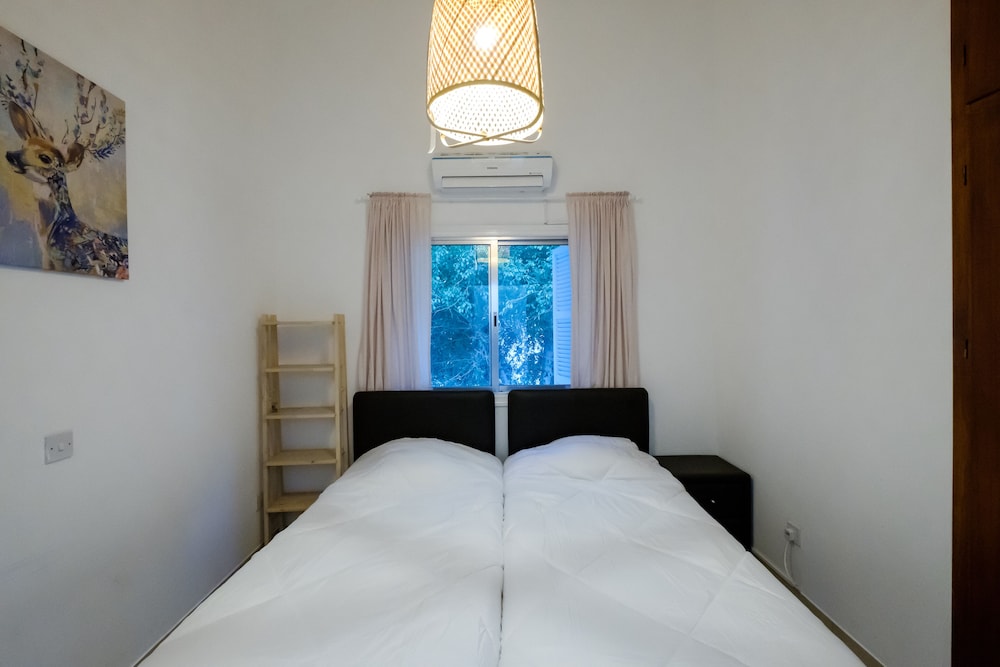 Townhouse In Ideal Location view 2