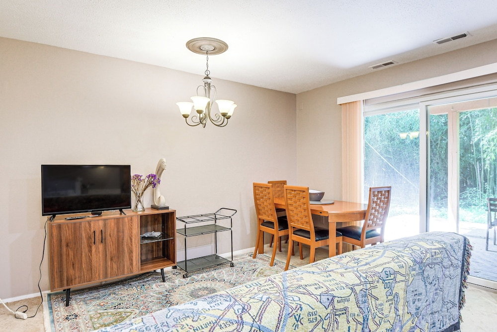 < 25 Mi to Downtown Baltimore & DC: Apt w/ Patio