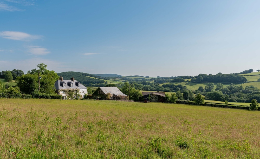Alltybrain Farm Cottages and B&B