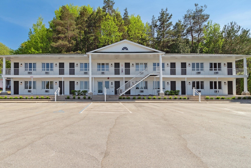Bay Inn of Petoskey, photo 38