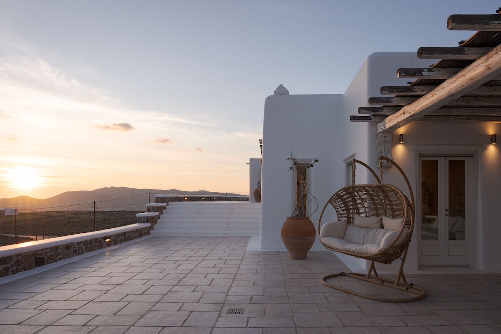Mykonian Icon Villa