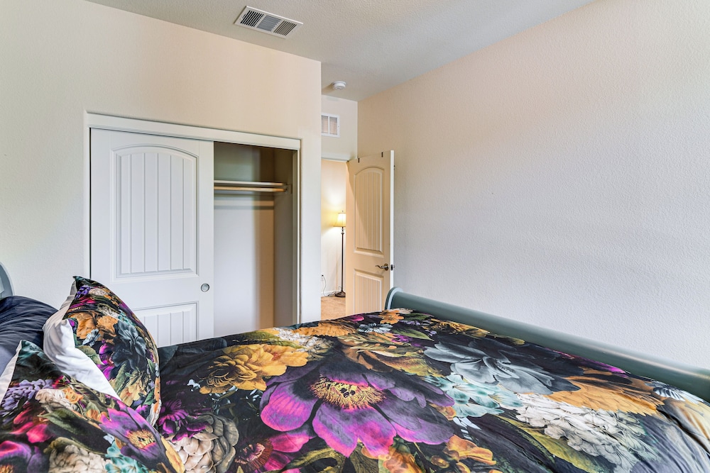 16 Mi to Lake Tahoe: Carson City Townhome