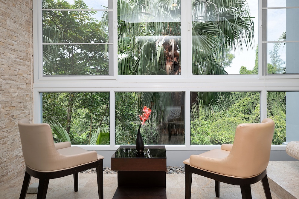 Elegant 2BR Apartment RGN B411 in Laguna