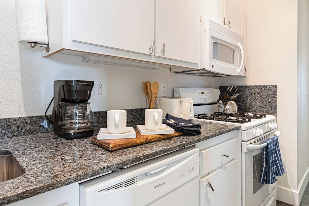 The Cayucan Bungalows by AvantStay Pet-Friendly Getaway Steps from Cayucos State Beach