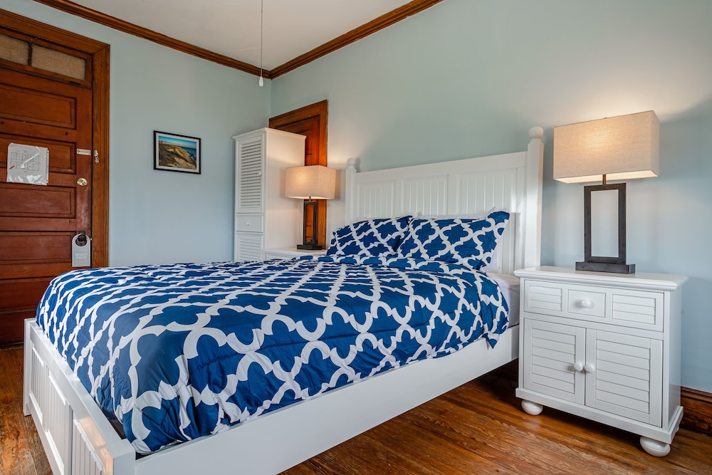 Narragansett Inn