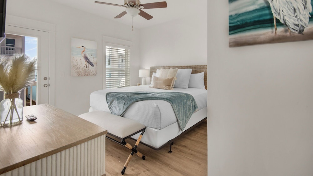 Spacious 4BR With 2 Master Suites, Golf Cart, .3 Miles to Beach - Sleeps 15