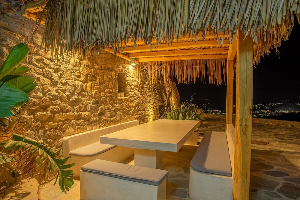 Luxury Villa Delphinus - Allparos Villas