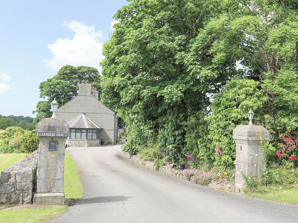 Cae Ffynnon