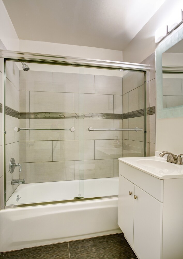 1 Bedroom near Hollywood Sights - Image 2