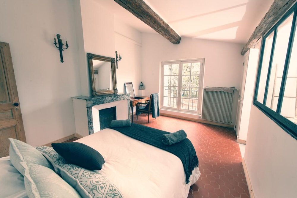 Château Saint-Esprit view 4