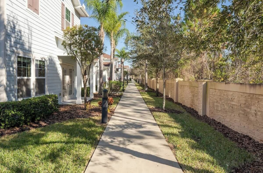 Kissimmee 4BR Townhouse: Perfect for Families!