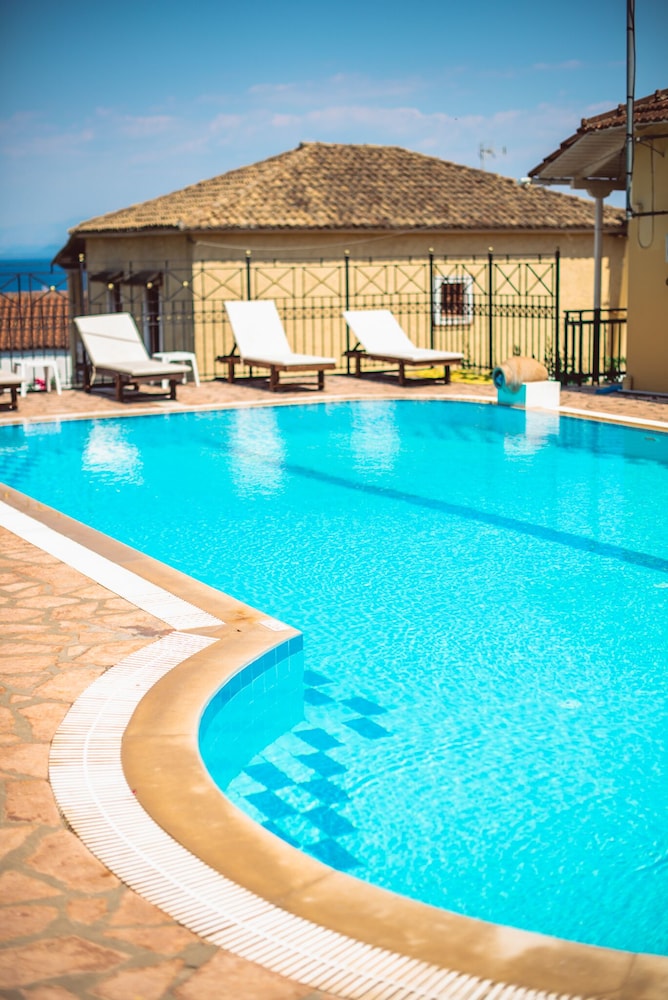 Avra Paradise Aparthotel