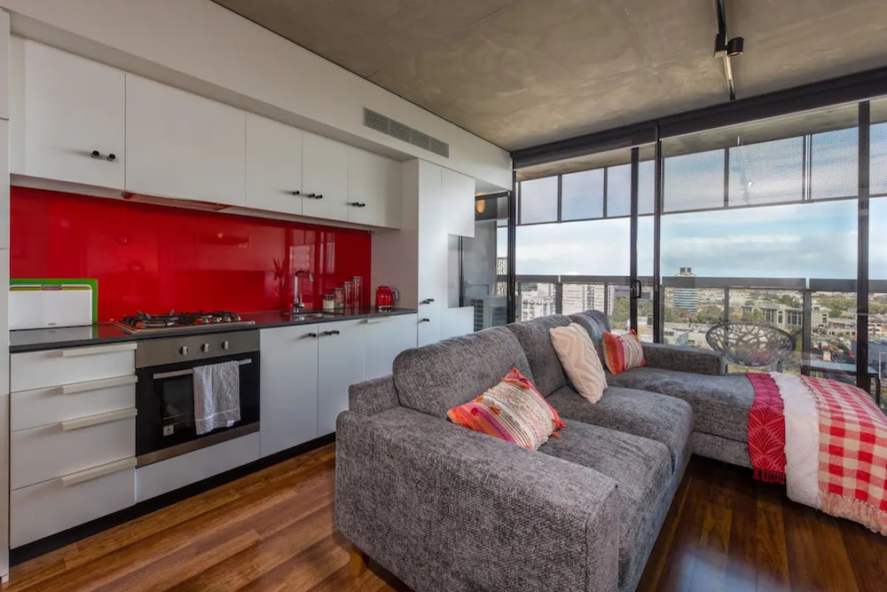 Stylish 2-bed Apt in Southbank With Parking