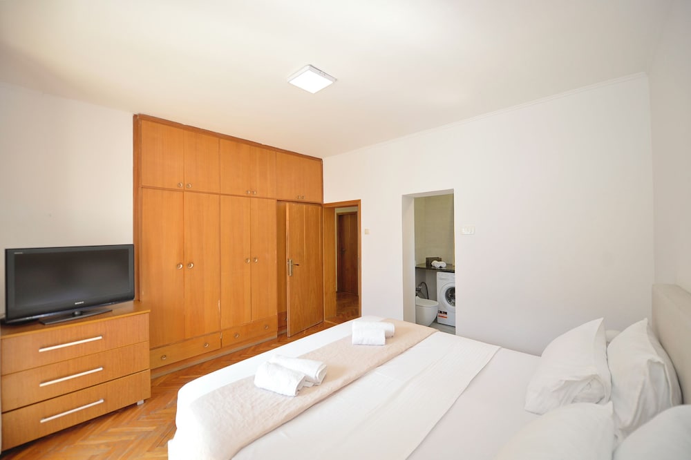 HOUSE 44 Apartments