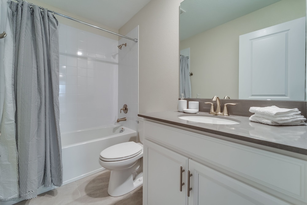 9 Bedroom Family Friendly Retreat - Private Pool