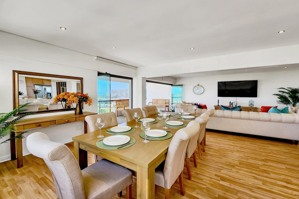 3bed Apartment in Cape Town w Views Ocean Outlook