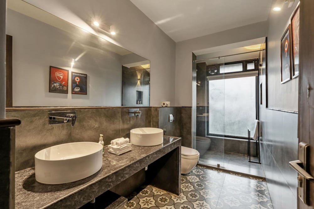 4BR w Pool in Morjim - Villa Corsa by Hireavilla