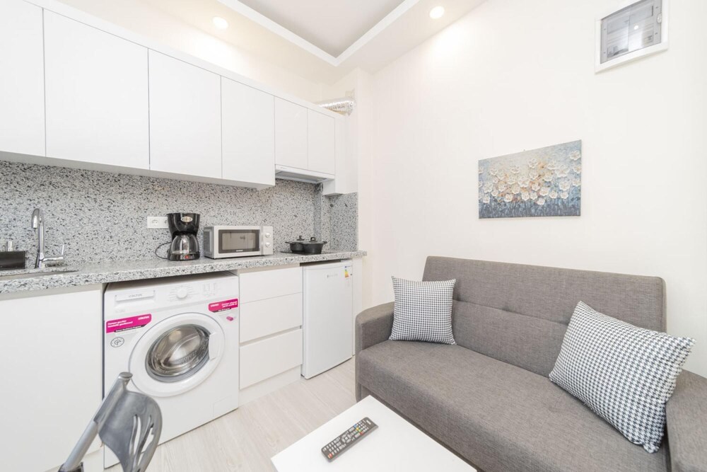 Cozy Flat w Balcony 10 min to Mermerli Beach