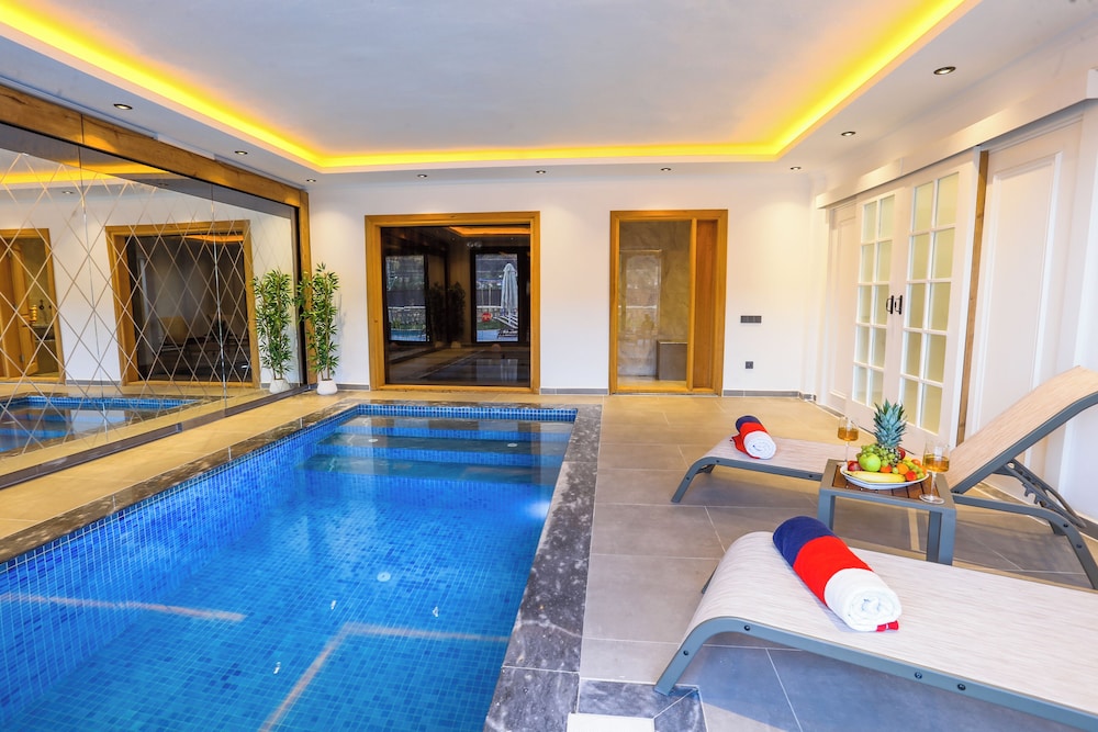 Villa White House