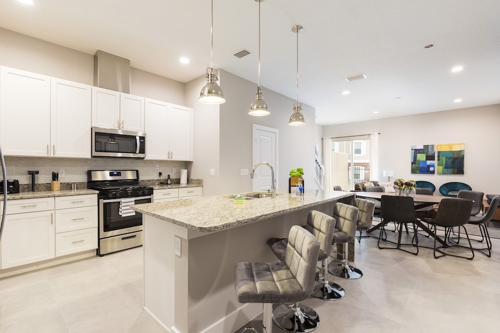 Summerville Vacation Homes by Columbia Management