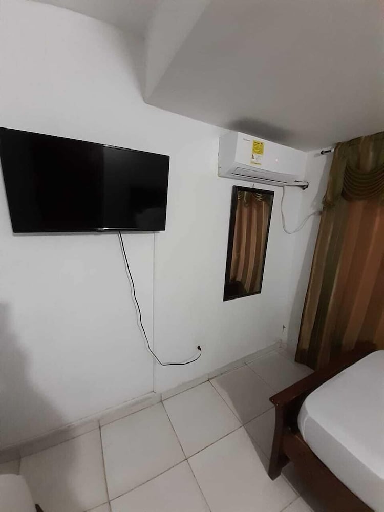 Hostal Edificio Malecon view 3