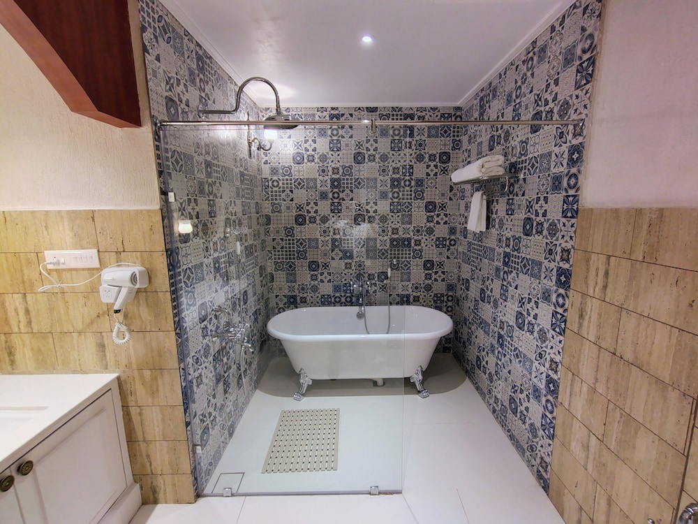 RESORT TITLI