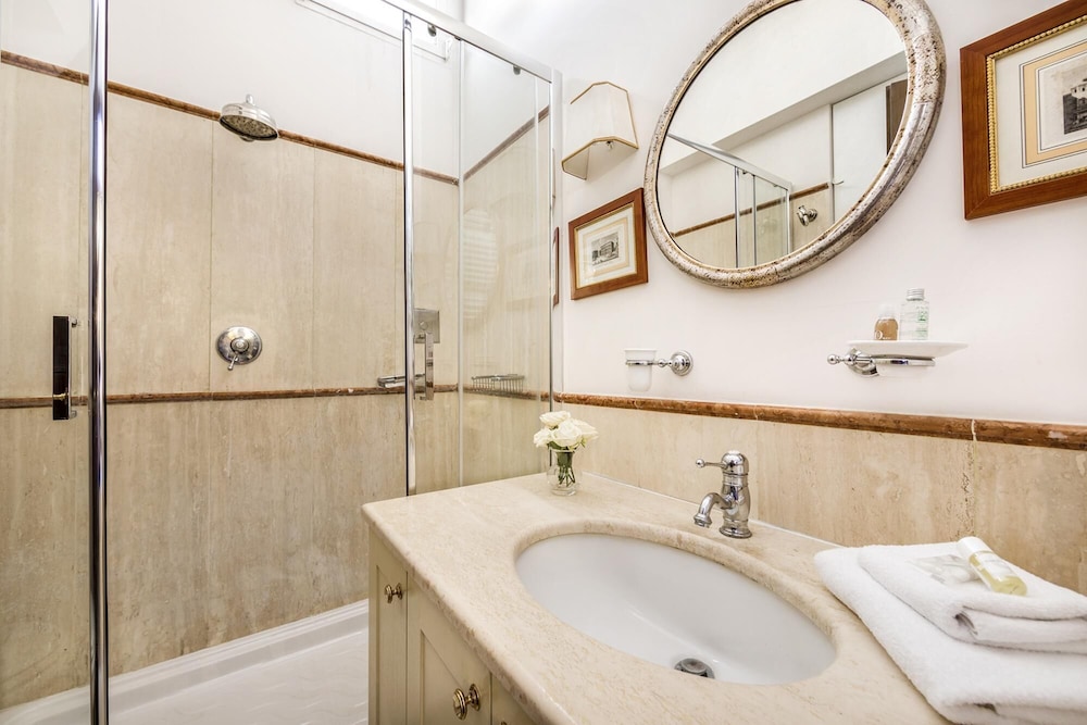 A Prince in Rome Elegant Navona Terrace Apartment