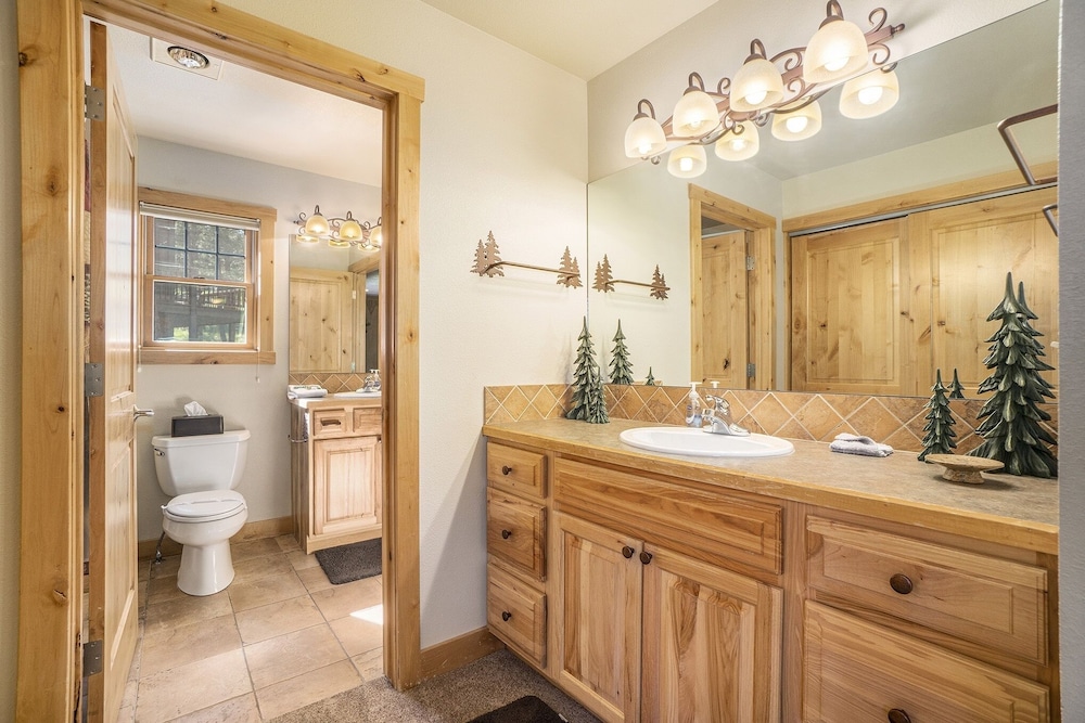 Solitude Bobcat 7 - Estes Park 2 Bedroom Condo by RedAwning - Property Image 2