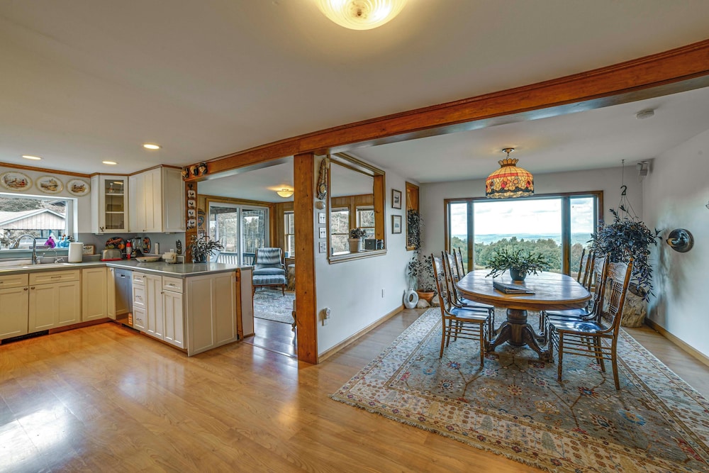 Serene Home w/ Deck, Pond & Mtn Views in Jefferson