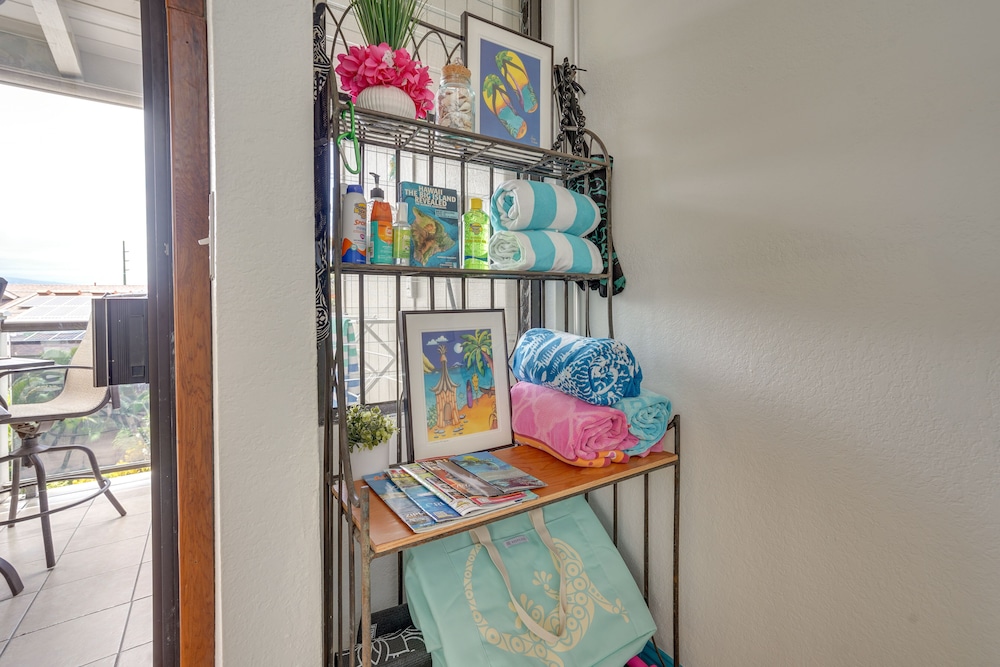 Downtown Kailua-kona Condo w/ Pool & Views