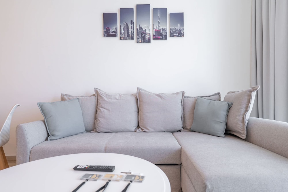 Sleek 1 Bedroom in Studio One With Great Amenities
