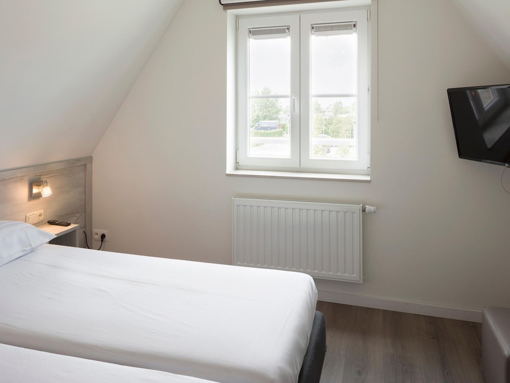 Villa, two Bathrooms and a Washing Machine, Near Ostend view 5