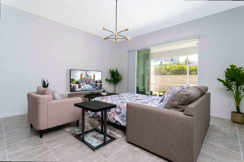 Modern 2Bd Townhome Minutes to Disney w Waterpark