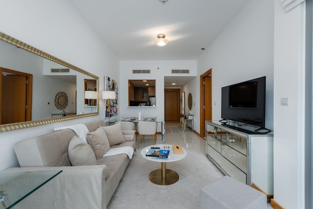 1BR Apt in Prime Location w Marina View Balcony
