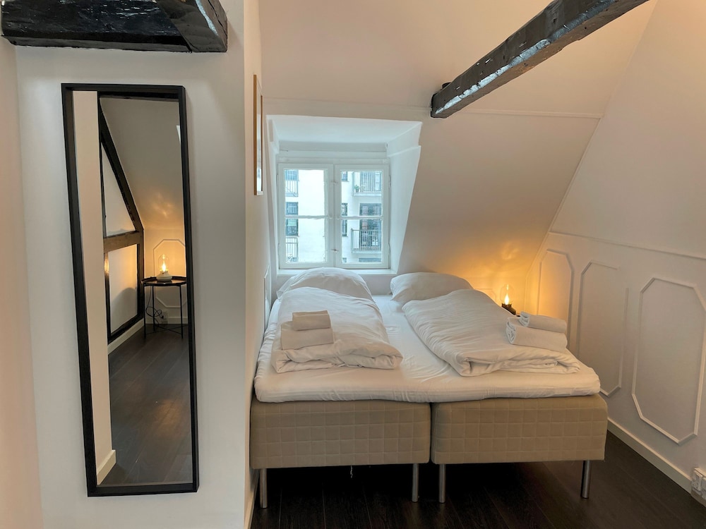 Designer Loft - Direct Marble Church Views