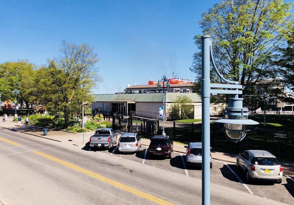 Lockview Motel