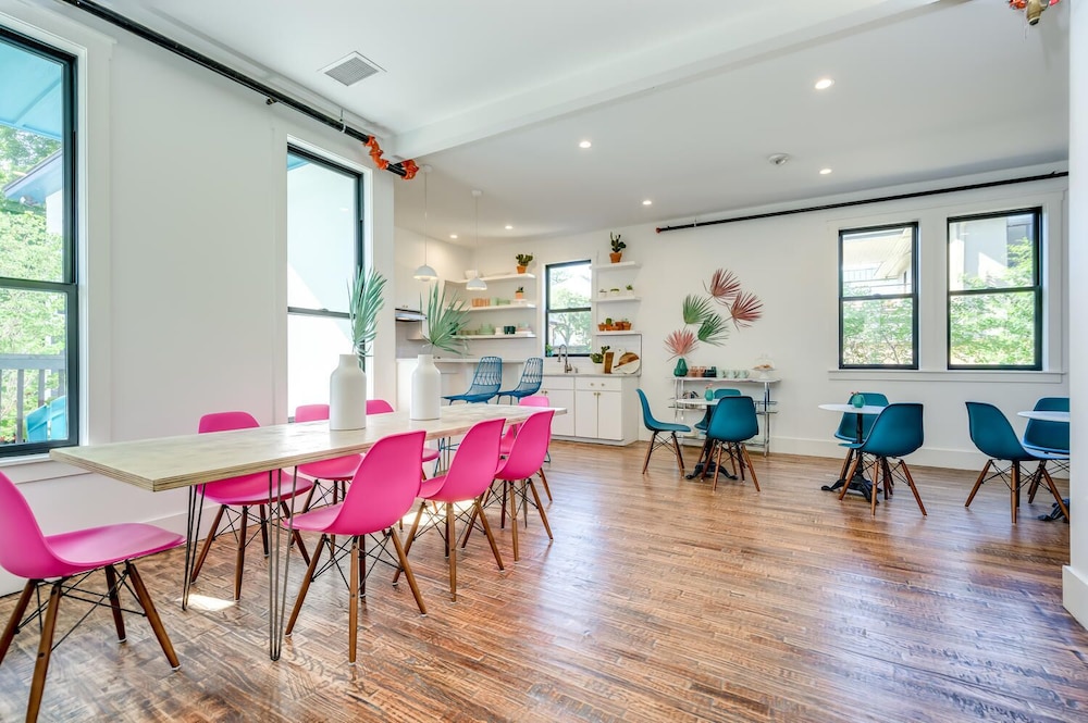 Private Suite in Historic Austin B&b: Sleeps 4! - Image 4